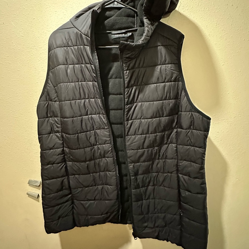 Hooded puff vest